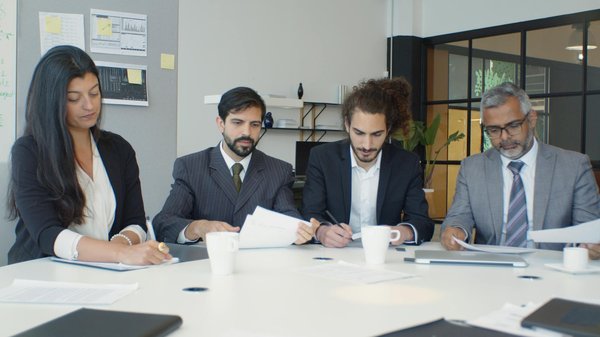 Crafting a distinctive brand identity: strategies for uk entrepreneurs in a crowded market